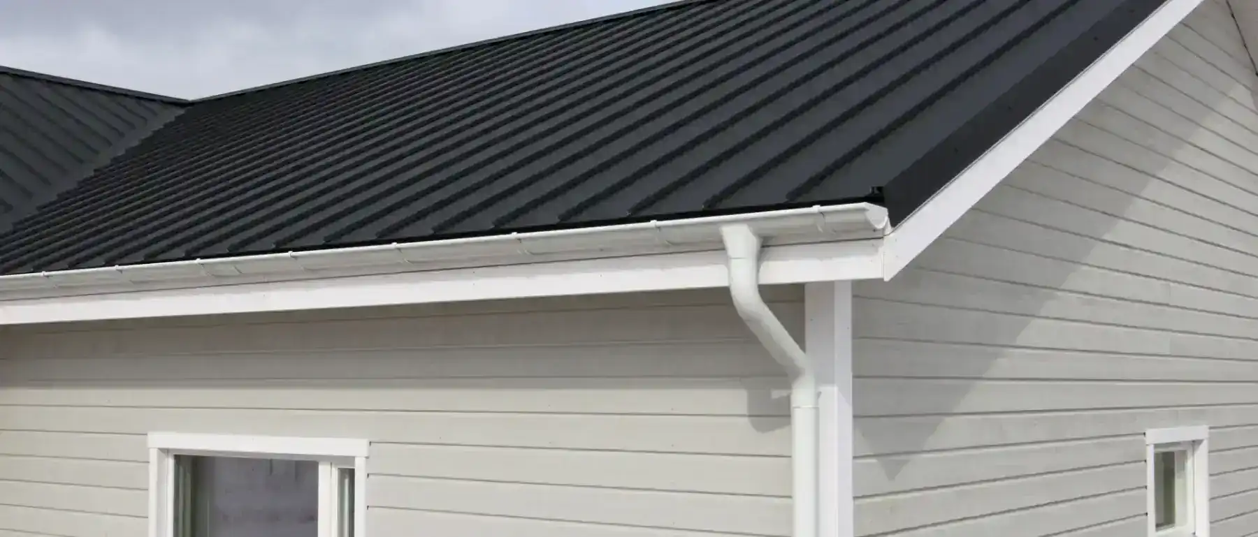 Black Metal Roof in Florida Pros of Getting a Black Metal Roof in Florida